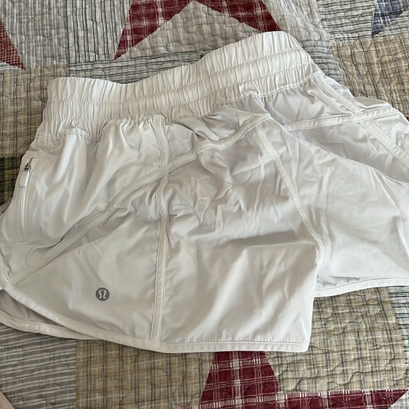 Lululemon Hottie Hots - 4 inch - great condition! - Picture 3 of 3